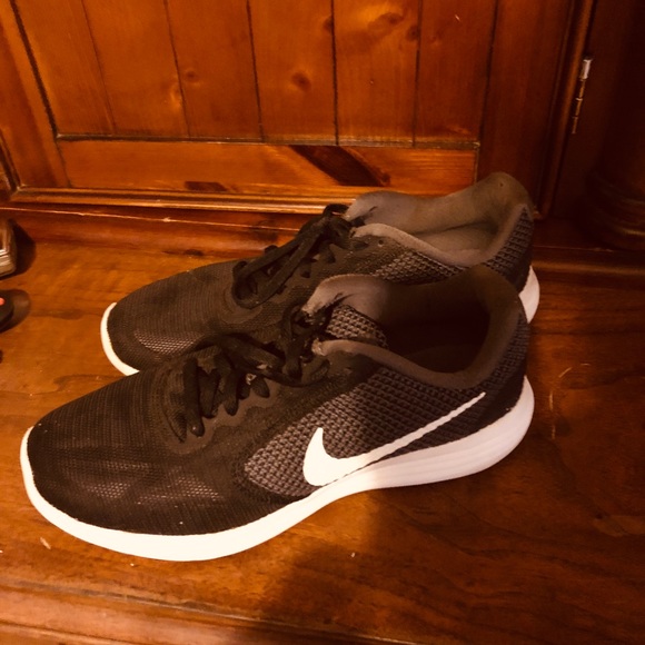 Nike running shoes size 9 - Picture 3 of 5